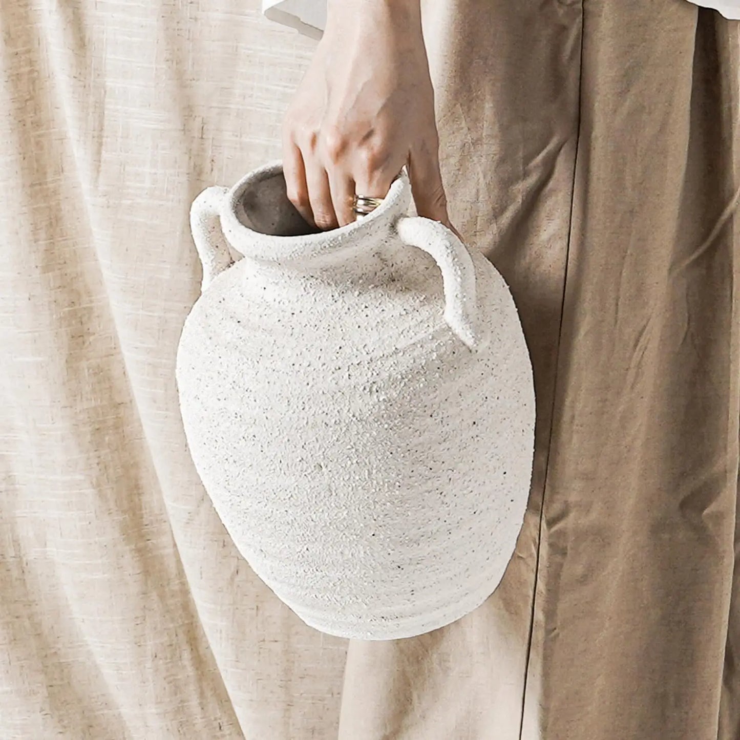 Modern Ceramic Flower Vase For Home Decor And Table Centerpiece