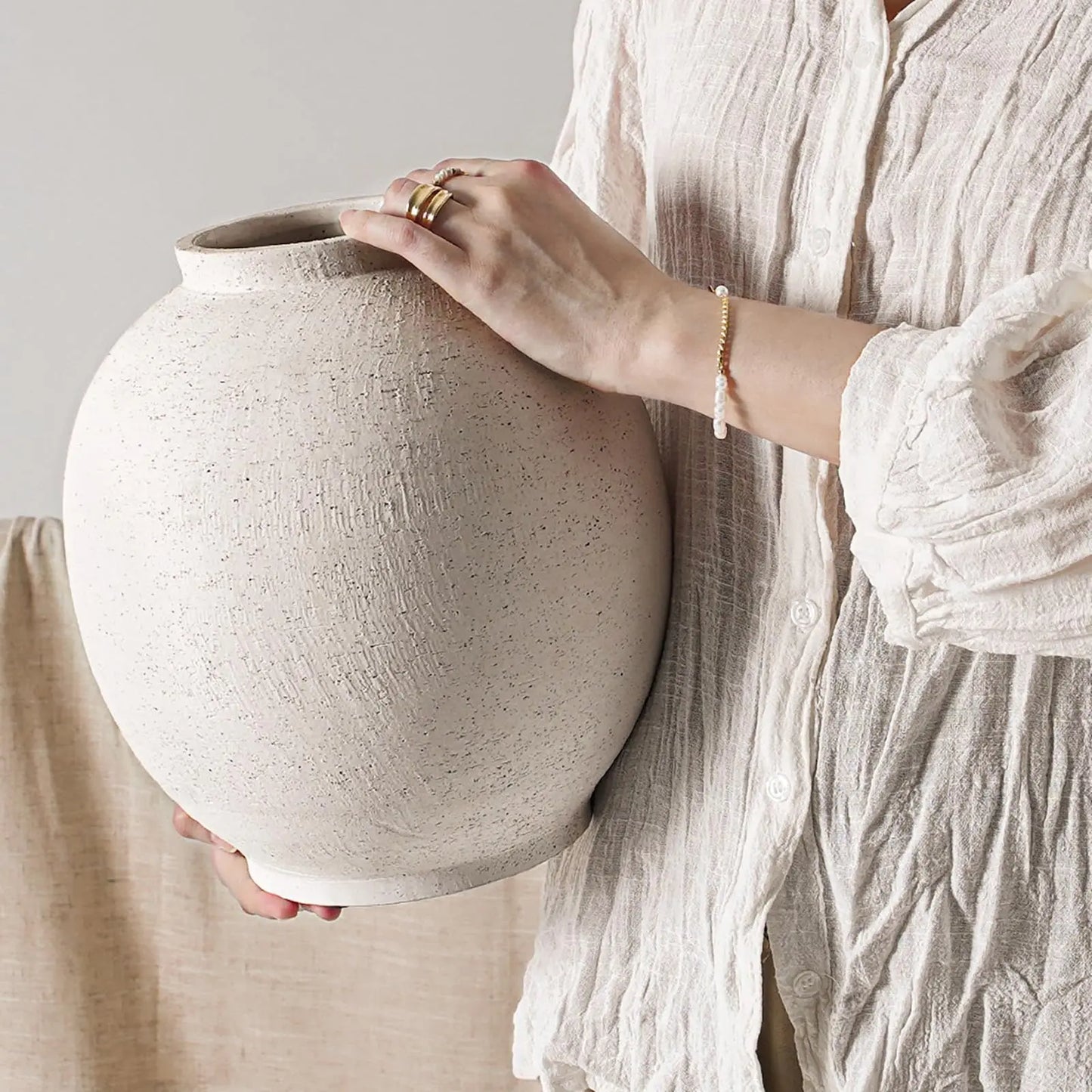 Modern Ceramic Flower Vase For Home Decor And Table Centerpiece
