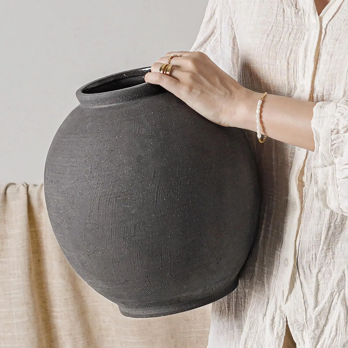 Modern Ceramic Flower Vase For Home Decor And Table Centerpiece