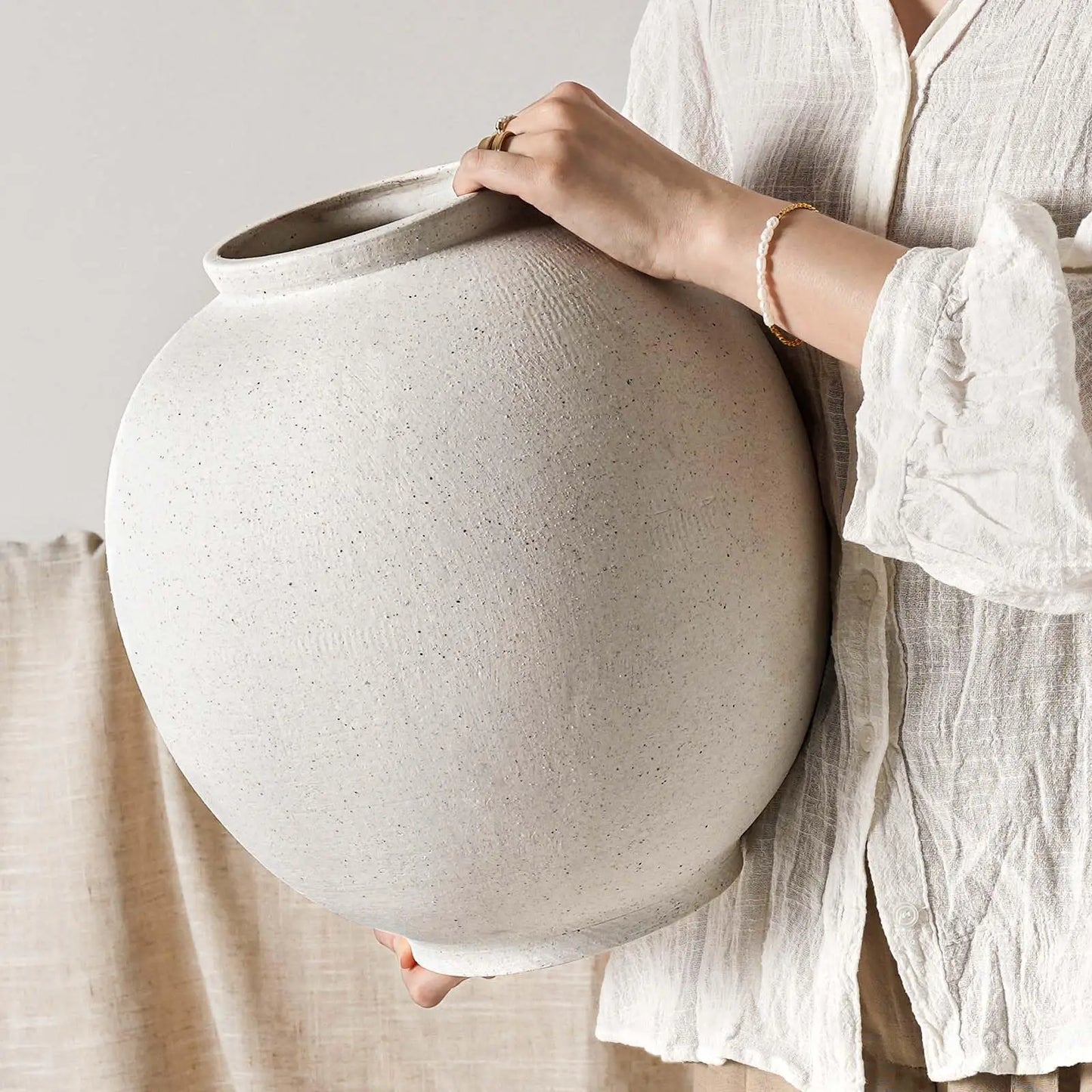 Modern Ceramic Flower Vase For Home Decor And Table Centerpiece