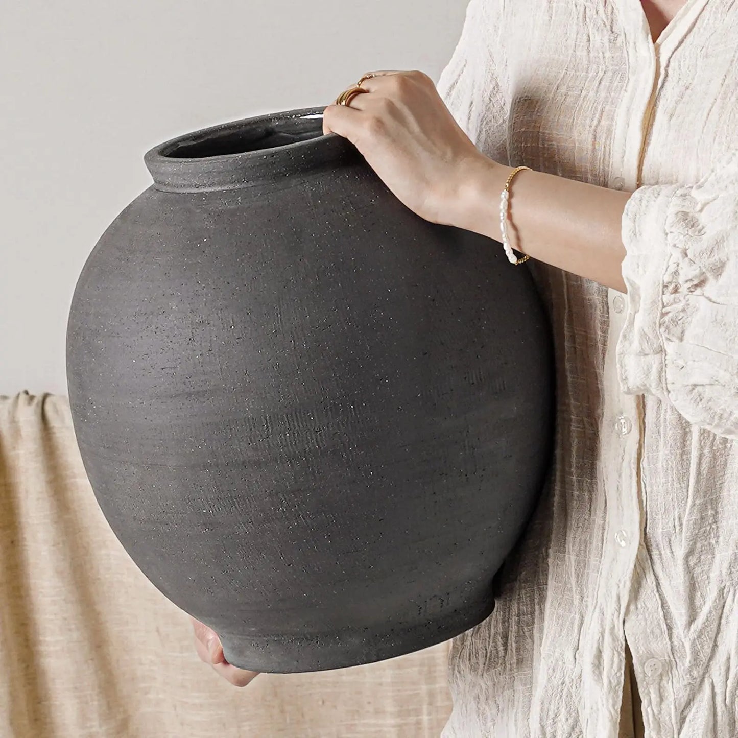 Modern Ceramic Flower Vase For Home Decor And Table Centerpiece